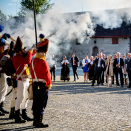 15. juni: Kong Harald er til stede ved markeringen av Norges Banks 200-årsjubileum. Jubileet ble markert med salutt i Erkebispegården i Trondheim. Foto: Ole Martin Wold / NTB scanpix